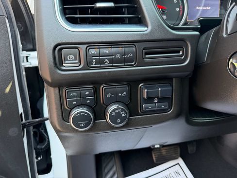 Used 2021 Chevrolet Suburban Z71 w/ Z71 Off-Road Package AWD/4WD image 14