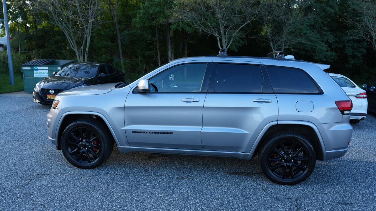 Used 2019 Jeep Grand Cherokee Altitude AWD/4WD image 10