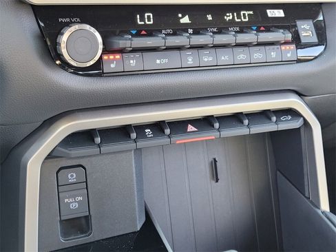 Used 2025 Toyota Tundra Limited image 18