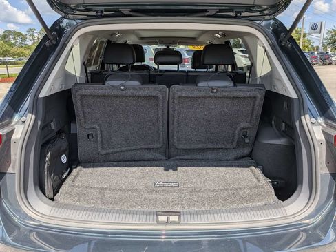 Used 2018 Volkswagen Tiguan SEL FWD image 13