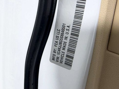 Certified 2025 Jeep Grand Cherokee L Limited w/ Luxury Tech Group II RWD image 38