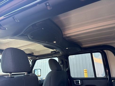 Used 2024 Jeep Gladiator Sport image 25