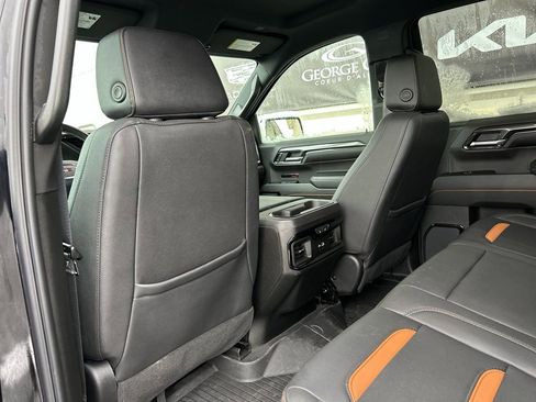 Used 2024 GMC Sierra 1500 AT4 w/ Technology Package image 4