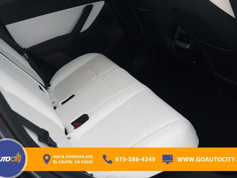 Used 2022 Tesla Model Y Long Range image 13