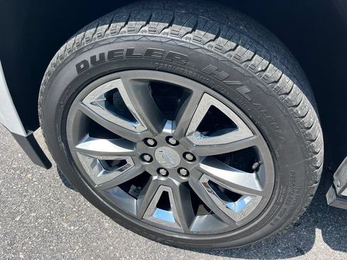 Used 2018 Chevrolet Tahoe Premier AWD/4WD image 12