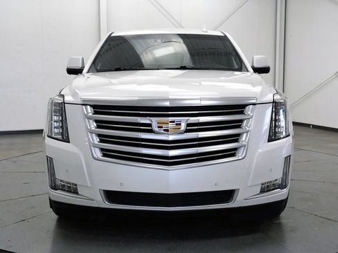 Used 2020 Cadillac Escalade Platinum AWD/4WD image 2