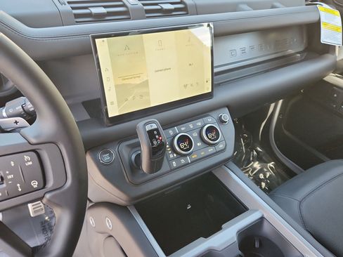 New 2025 Land Rover Defender 90 V8 image 24