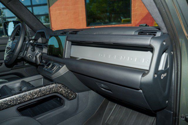 Used 2025 Land Rover Defender 110 AWD/4WD image 26