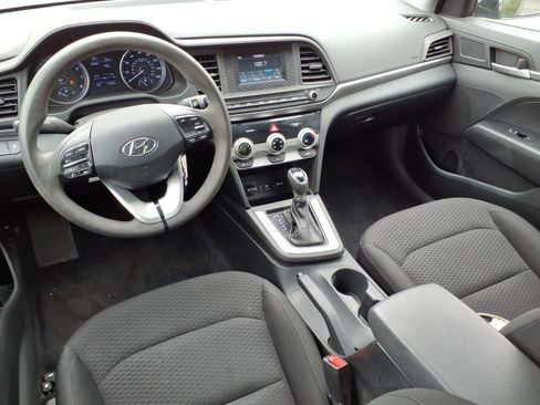 Used 2019 Hyundai Elantra SE w/ Cargo Package FWD image 4