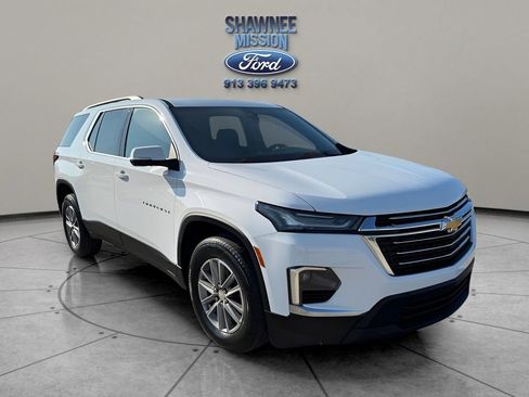 Used 2023 Chevrolet Traverse LT image 3