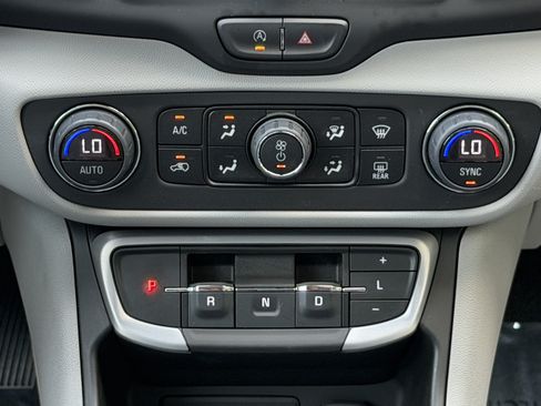 Used 2024 GMC Terrain SLE w/ Driver Convenience Package FWD image 22