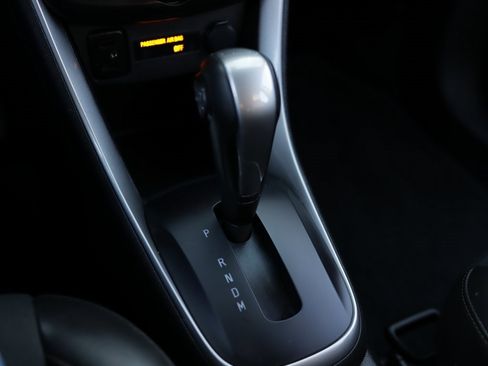 Used 2022 Chevrolet Trax LT w/ Midnight Edition image 17