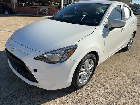 Used 2017 Toyota Yaris iA image 1