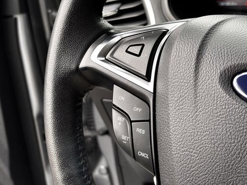 Used 2024 Ford Edge Titanium image 10