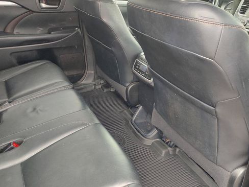 Used 2018 Toyota Highlander XLE AWD/4WD image 22