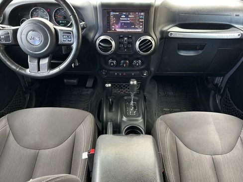 Used 2018 Jeep Wrangler Unlimited Sahara AWD/4WD image 14