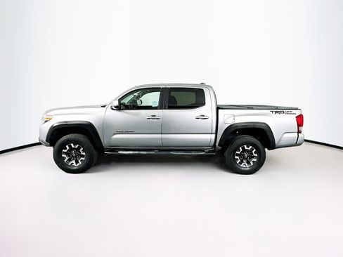 Used 2016 Toyota Tacoma TRD Off-Road image 4