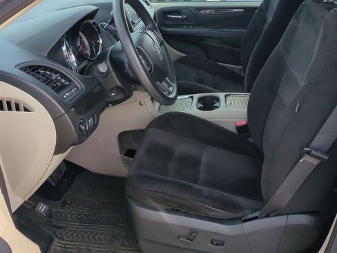 Used 2014 Dodge Grand Caravan SXT image 17