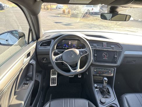 Used 2024 Volkswagen Tiguan SE R-Line w/ MDO Package, Two-Row image 17