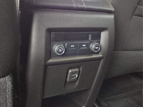 Used 2018 Chevrolet Traverse LT FWD image 20