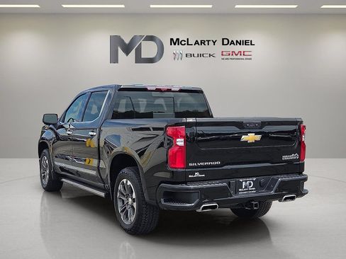 Used 2025 Chevrolet Silverado 1500 High Country w/ Technology Package AWD/4WD image 13