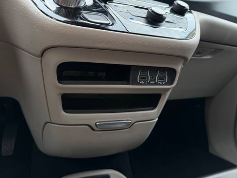 Used 2023 Chrysler Pacifica Touring-L FWD image 21