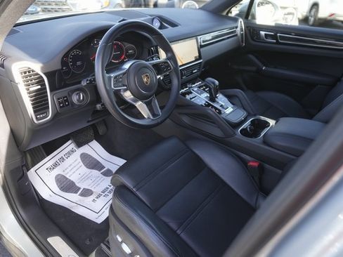 Used 2021 Porsche Cayenne image 8