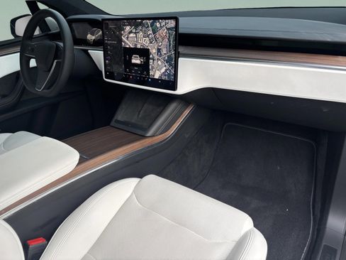 Used 2024 Tesla Model X image 20