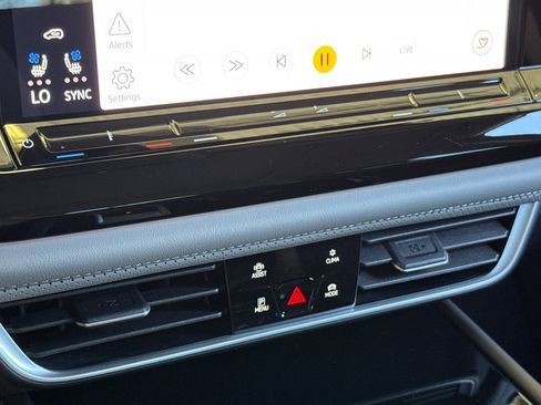 New 2025 Volkswagen Atlas Peak Edition SE image 21