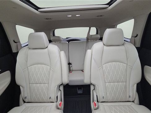 Used 2023 Buick Enclave Avenir w/ Avenir Technology Package image 39