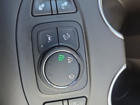 Used 2024 GMC Terrain SLT image 29