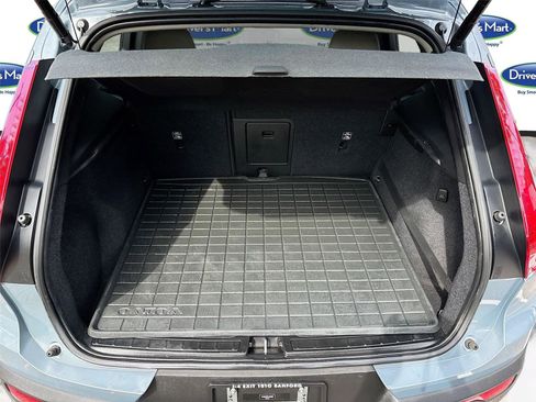 Used 2020 Volvo XC40 T5 Momentum w/ Protection Package Premier image 27