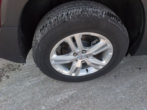 Used 2024 GMC Terrain SLE w/ Driver Convenience Package image 8