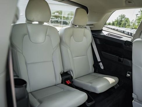 Used 2021 Volvo XC90 T6 Momentum w/ Advanced Package AWD/4WD image 35