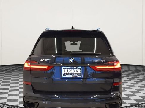 Used 2022 BMW X7 xDrive40i w/ M Sport Package AWD/4WD image 11