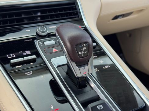 Used 2021 Porsche Panamera 4S image 34