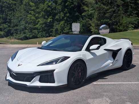 Used 2025 Chevrolet Corvette E-Ray AWD/4WD image 5