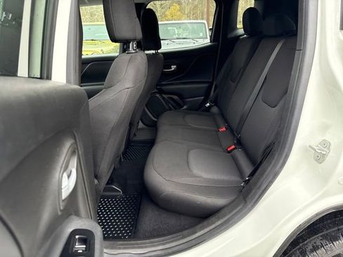 Used 2023 Jeep Renegade Latitude image 13