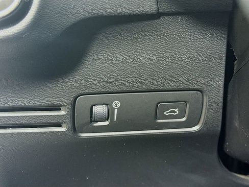 Used 2020 Volvo XC40 T5 Momentum image 10