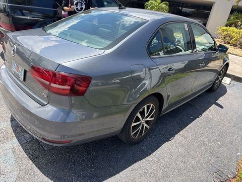 Used 2016 Volkswagen Jetta SE FWD image 7