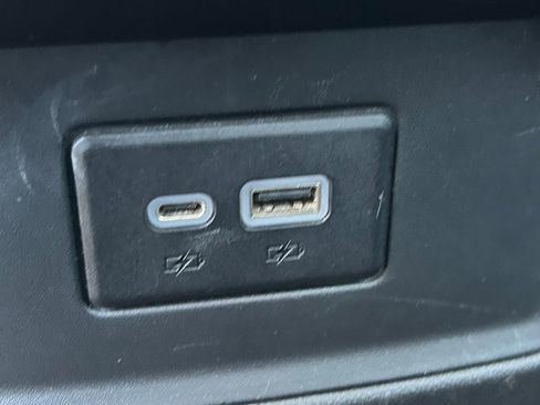 Used 2021 GMC Acadia SLE image 23