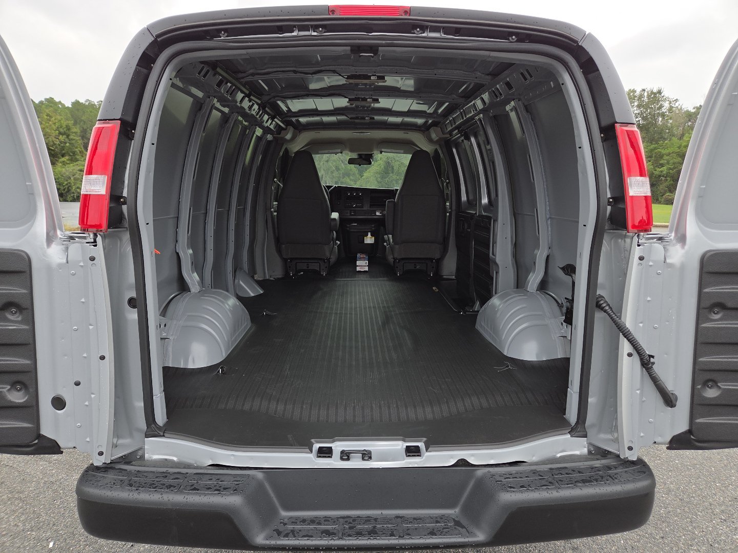 New 2026 GMC Savana 2500 w/ Driver Convenience Package RWD image 13