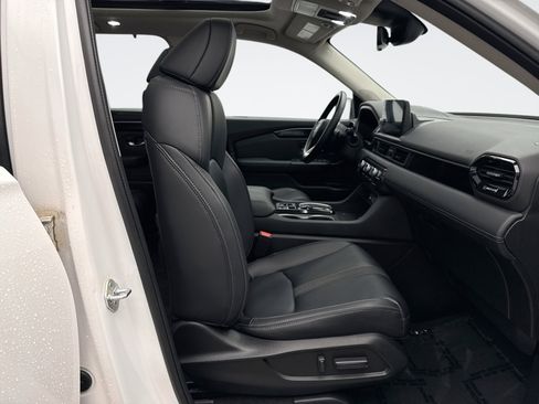 Used 2023 Honda Pilot Touring image 19