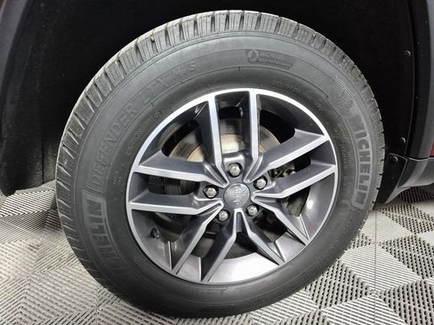 Used 2018 Jeep Grand Cherokee Limited image 12