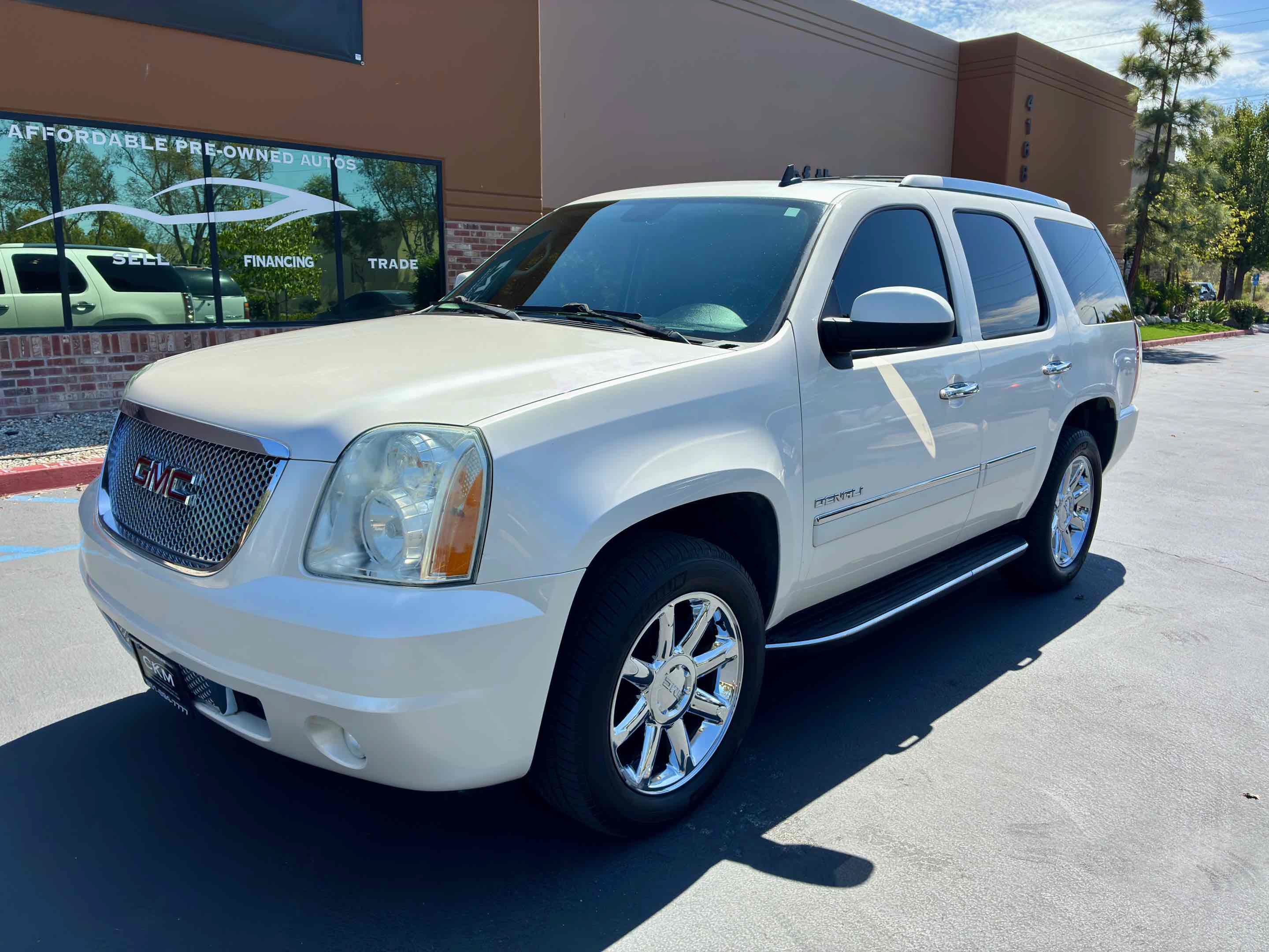 Used 2012 GMC Yukon Denali AWD/4WD image 4