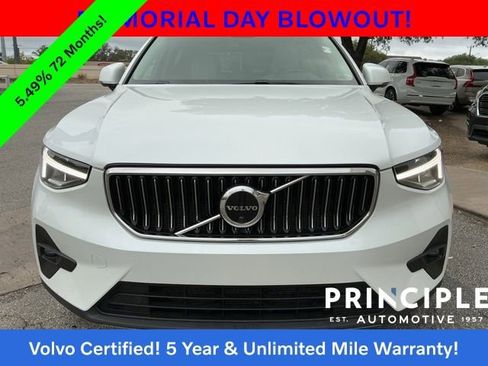 Used 2023 Volvo XC40 B5 Plus w/ Driver Assist Package AWD/4WD image 3