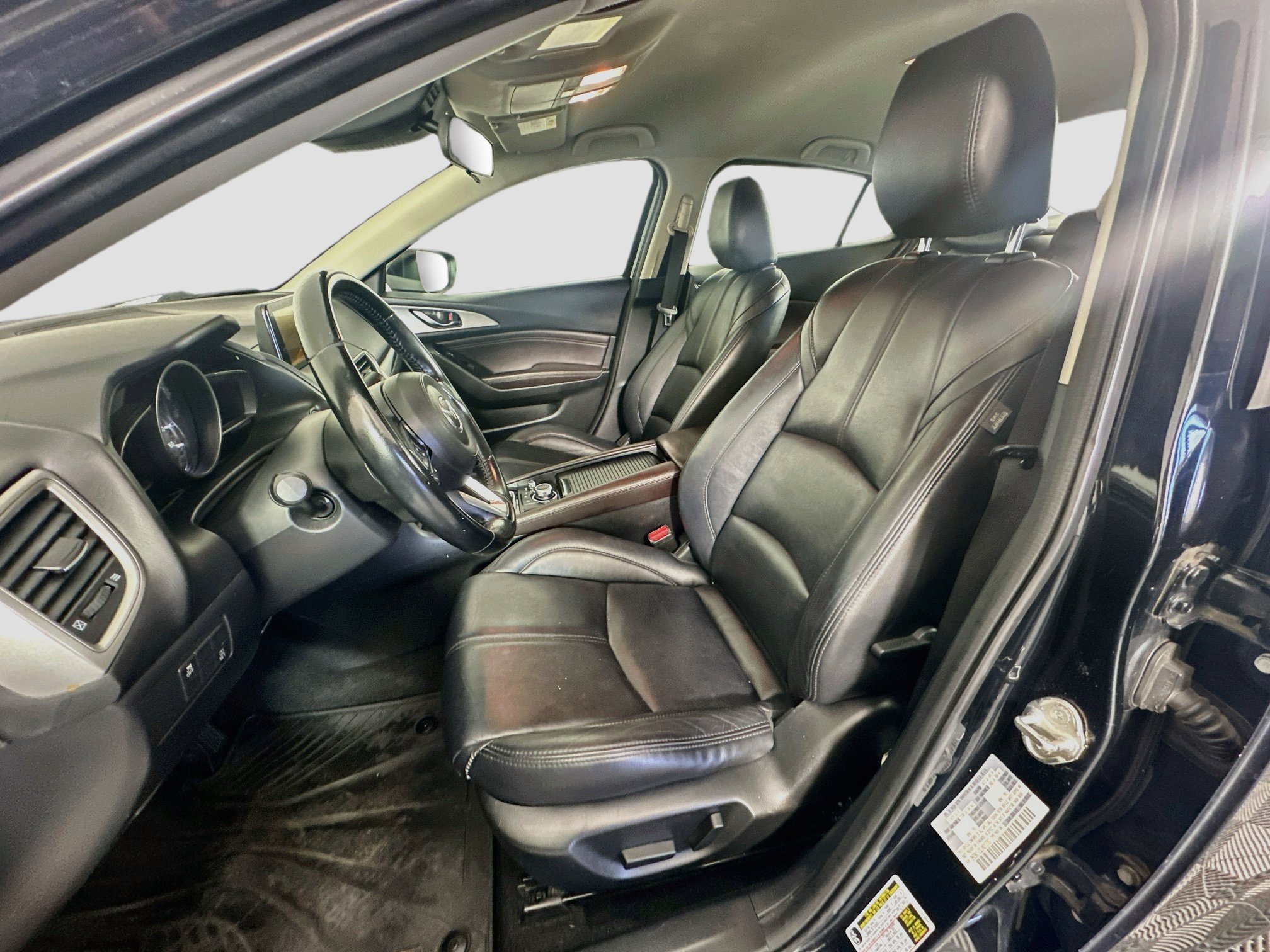 Used 2018 MAZDA MAZDA3 Touring FWD image 13