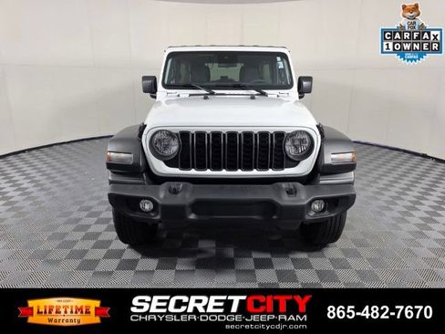 Used 2024 Jeep Wrangler Unlimited Sport AWD/4WD image 2