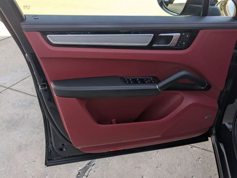 Certified 2023 Porsche Cayenne Coupe image 13