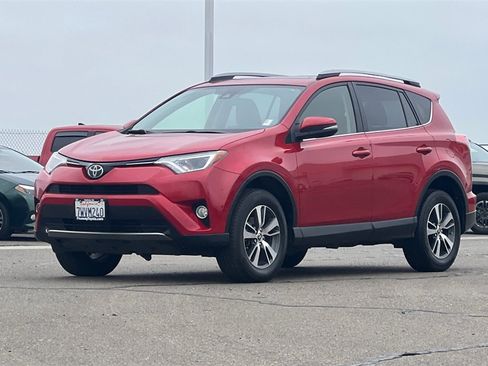 Certified 2017 Toyota RAV4 XLE w/ Carpet Mat Package image 10